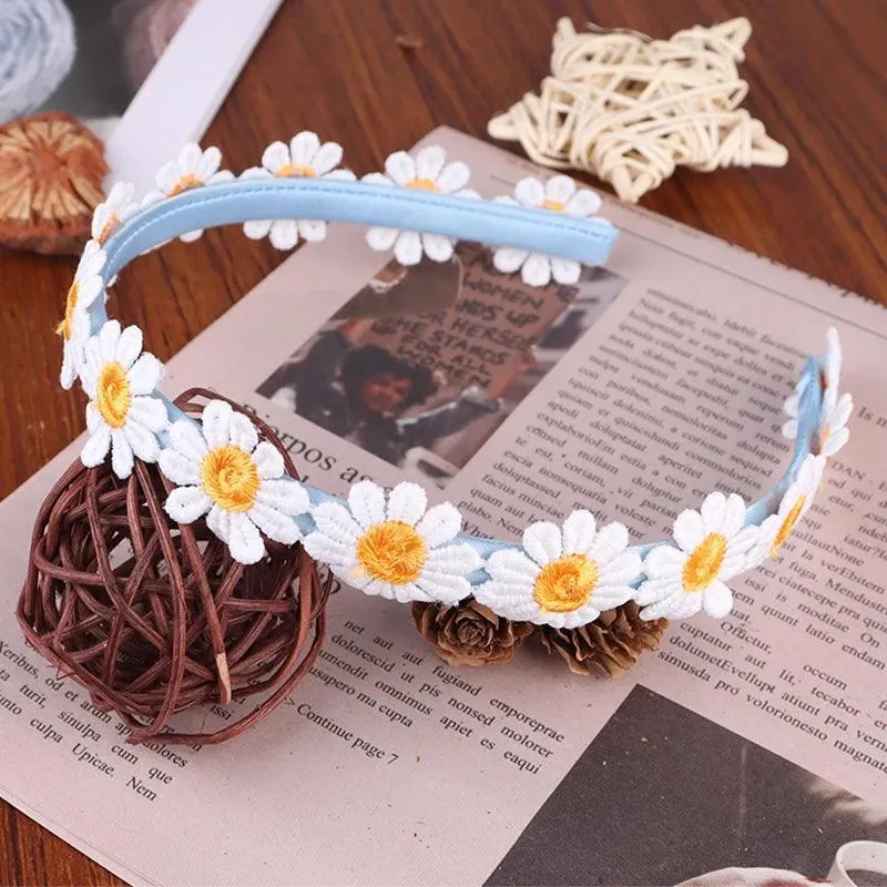 Chic Daisy Flower Hair Bands, Satin and Plastic, Floral Embroidery, Comfortable and Versatile for All Seasons, Perfect for Any Occasion