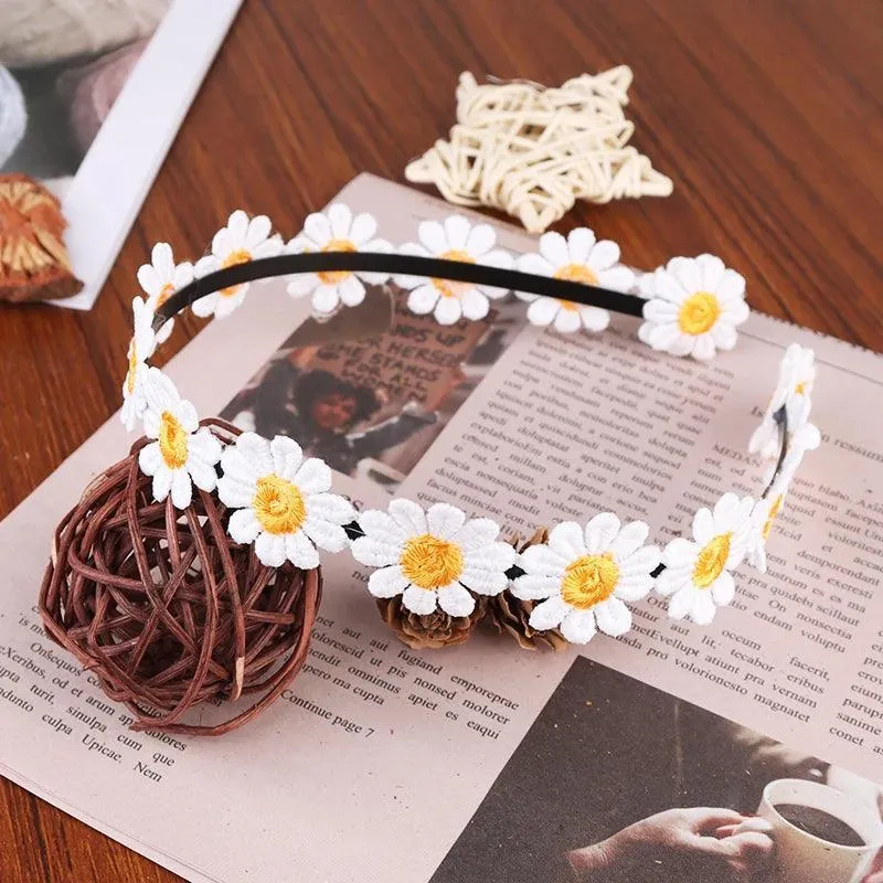 Chic Daisy Flower Hair Bands, Satin and Plastic, Floral Embroidery, Comfortable and Versatile for All Seasons, Perfect for Any Occasion
