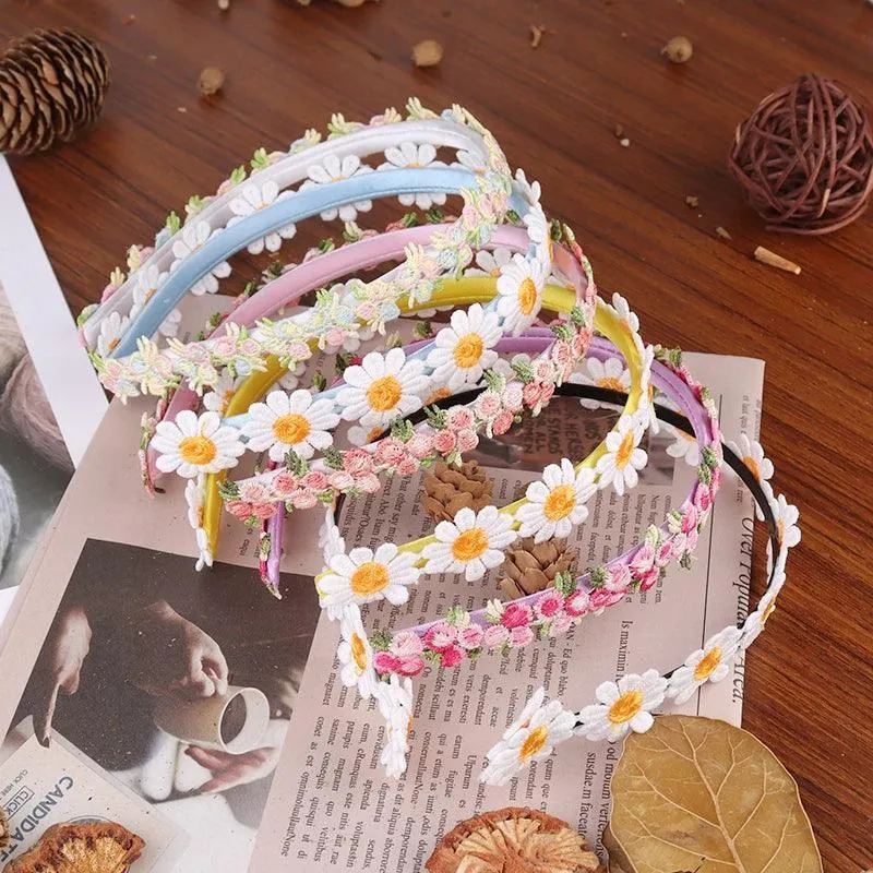 Chic Daisy Flower Hair Bands, Satin and Plastic, Floral Embroidery, Comfortable and Versatile for All Seasons, Perfect for Any Occasion