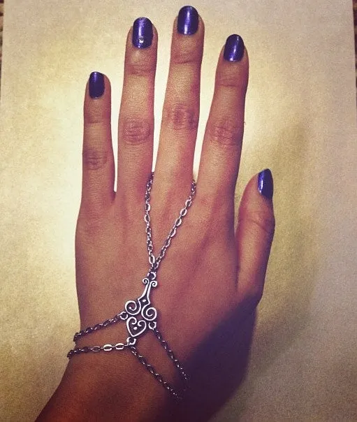 Livia Hand Chain