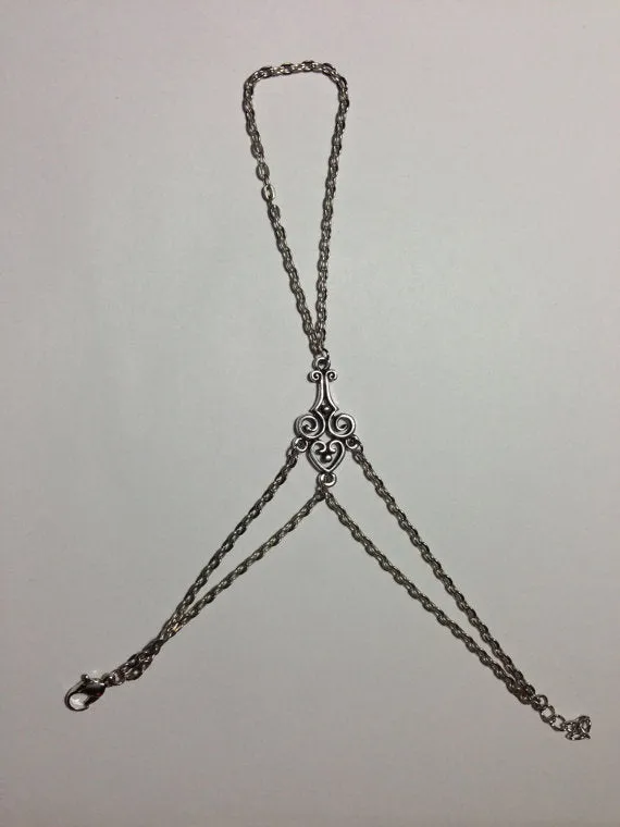 Livia Hand Chain